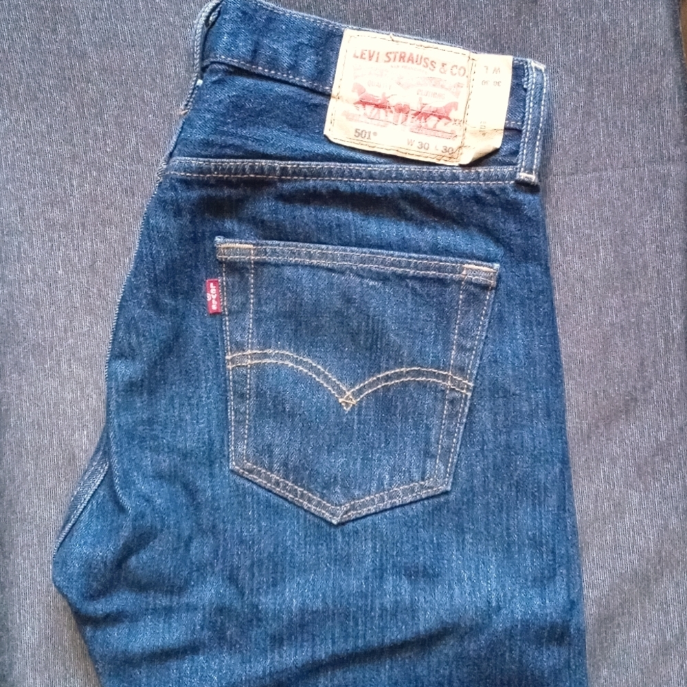 Levi's 501 regular cut straight leg,